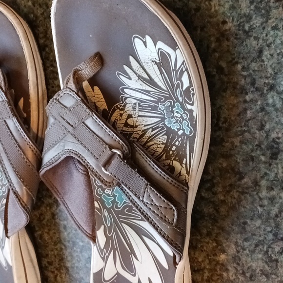 Womans Flip Flops 7 1/2 Clarks - Picture 6 of 8